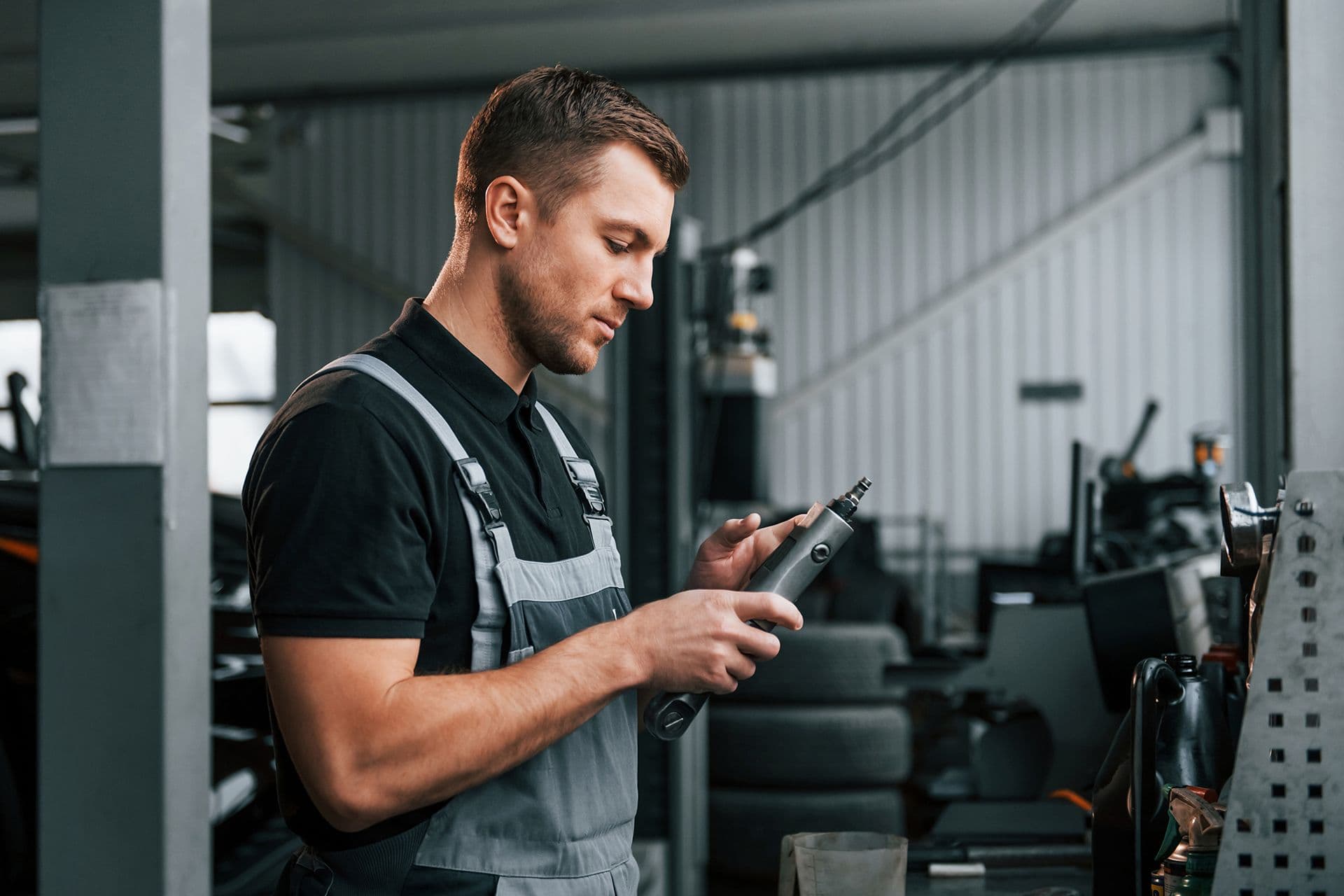 Worker using a smart tool