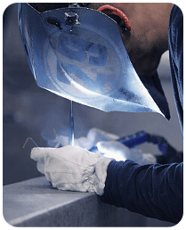 A worker welding with VKS on a computer - Thumbnail