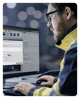 A supervisor looking at VKS KPIs on a large screen while holding a tablet - Thumbnail
